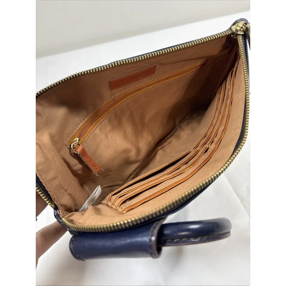 HOBO International Navy Polished Leather Sable Wristlet Circular‎ Handle Preppy